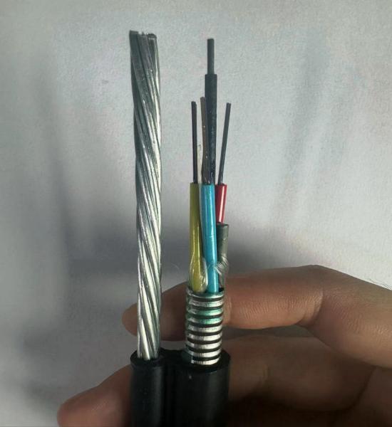 Câble à fibre optique aérien autoportant GYXTC8Y GYFXTC8Y