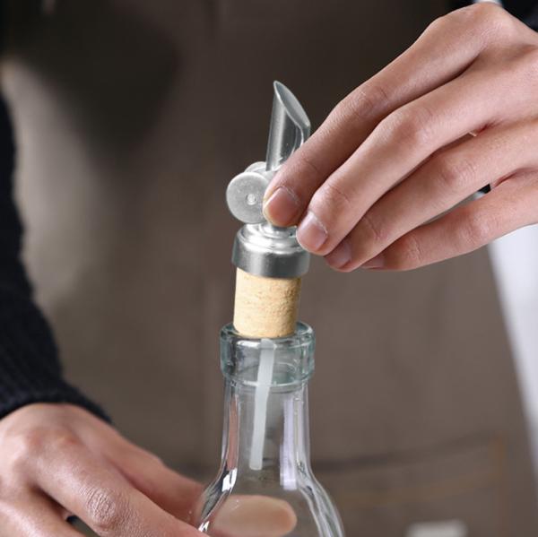 Hot Sell 12cm Weighted Oil Pourer, Self Closing Spout, 4 Colors Available Siver/Gold/Red/Green