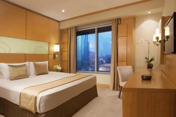 Oddar Meanchey hotel Bedroom furntiure factory from China by laminate wood headboard bed with desk table and cabinet