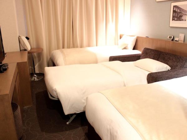 Micronesia small hotel inner design of furniture by wood bed with TV cabinet and loveseat sofa chaise