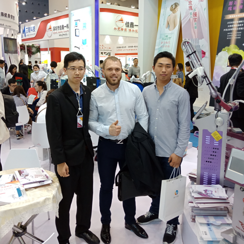 Beauty Salon Co2 Fractional Laser Machine Air Cooling System 1 Year Free Warranty