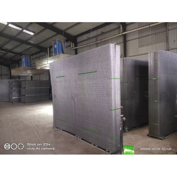Hot Dipped Galvanized 1/2 Inch Welded Wire Mesh for Chicken Coop Vegrtables Garden and Home