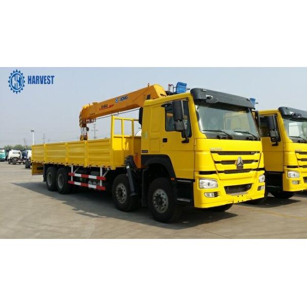 Le camion de la tonne 1400kg SQ14SK4Q de Sinotruck Howo 8x4 371hp 50 a monté la grue