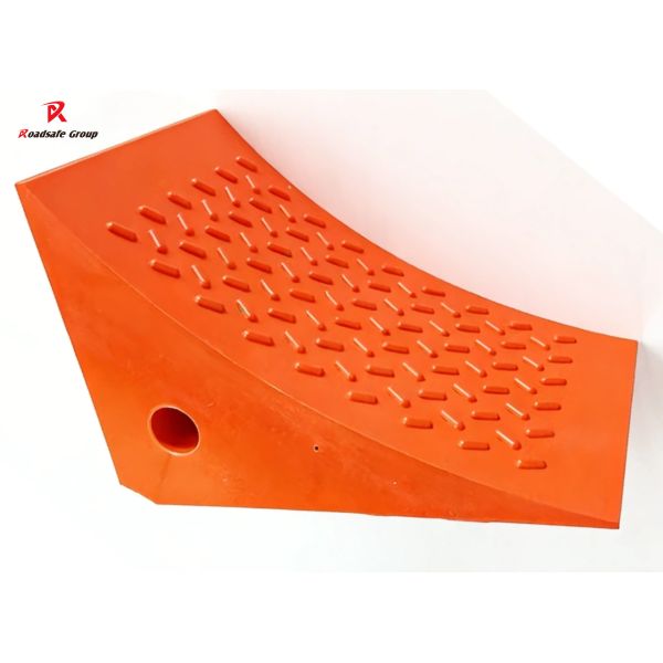  High Strength Red Orange 20x20x28cm 1.7kgs Cars Speed Bump Reflective Wheel Stopper / Car Stopper Rubber suitable for tyre diamter 816mm 
