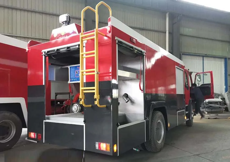 ISUZU 4X2 4000L Firefighting Truck , Fire And Rescue Truck 4tons