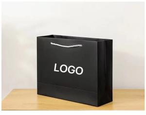 O presente de papel preto luxuoso da joia do OEM ensaca 12x16x7cm a 29x22x9cm