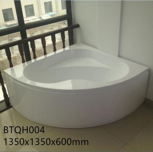 Corner Drain Location Freestanding Jacuzzi Bathtub Acrylic Material Space Saving