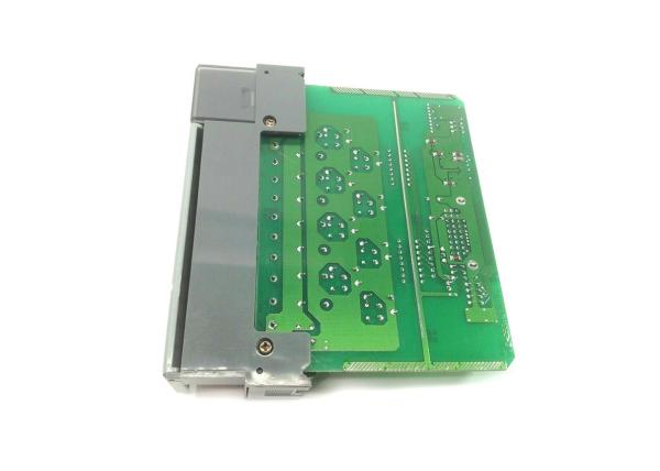 Allen-Bradley 1746-OB8, module de sortie de C.C de SLC 500 Digital, 10-50 volts de source de C.C
