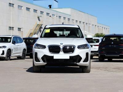 Carros híbridos a gasolina com capacidade de combustível de 15 a 20 galões disponíveis