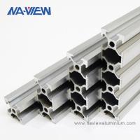 La commande numérique par ordinateur a usiné T pour rainer les extrusions en aluminium