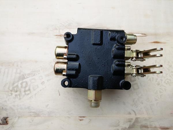 YTO  tractor fitting two-piece multi-way valve is suitable for 70/80/90