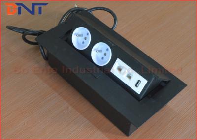 Da UE cor preta da mesa do PNF dos soquetes padrão acima com tomada da rede de USB