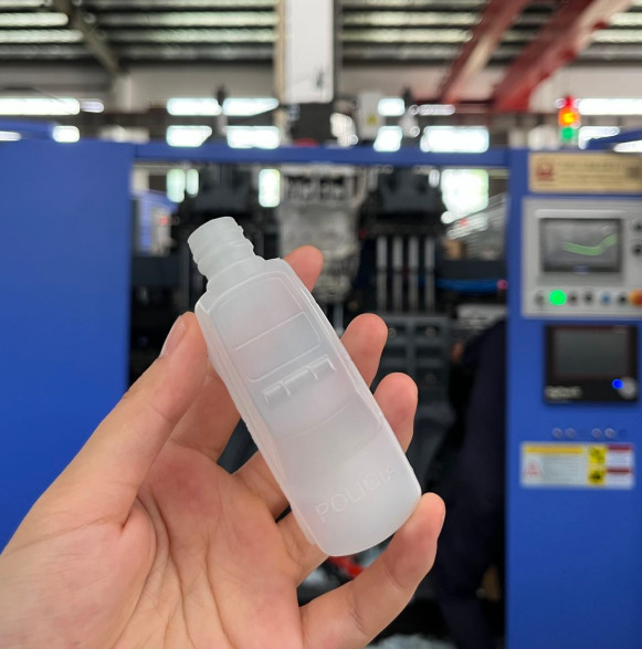 4 Cavity Toy Car Blow Moulding Machine Candy Bottle Extruding