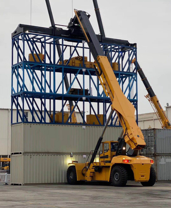 XCMG Self Stacker 45 тонн Большой вилочный грузовик Reach Stacker вилочный грузовик для обработки контейнеров