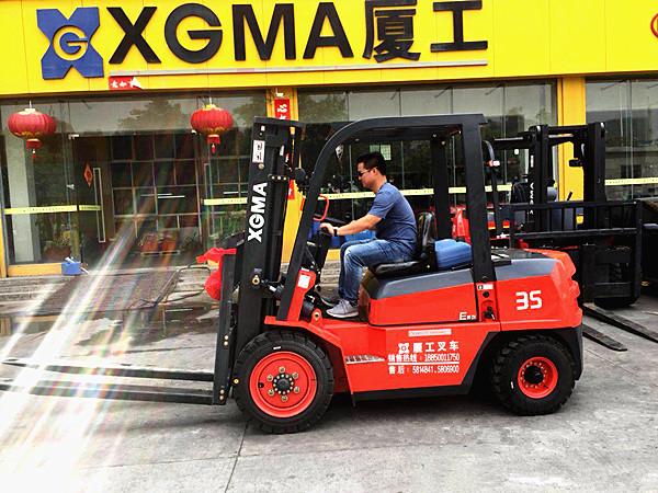 Counterbalance 4WD 3.5 Ton Diesel Forklift Truck Material Handling Equipment
