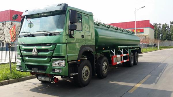 25000L 8x4 Diesel Fuel Tanker Truck Sinotruk Howo 371HP 12 Wheeler