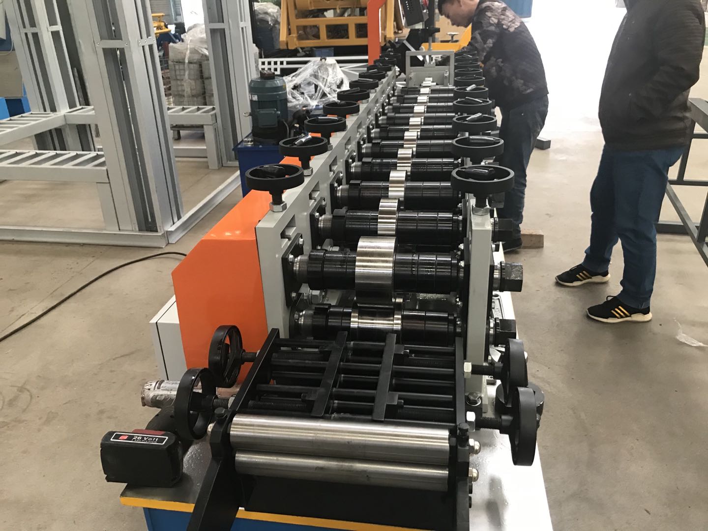 Крен стержня гипсокартона формы CD UD стержня управлением PLC и машины следа формируя машину