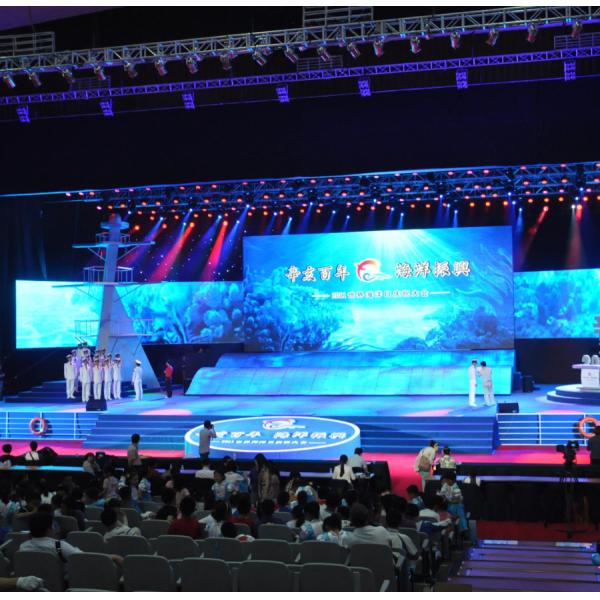 Мутный дизайн Внутренний полноцветный светодиодный дисплей P5.95 500 * 500 мм / 500 * 1000 мм