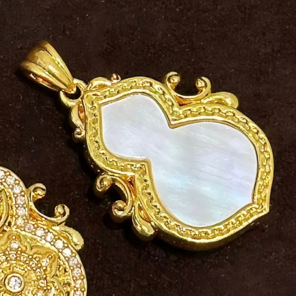 Factory cheap price Fashion Jewelry Pendant Beauty Gourd 18K Gold Pendant Luxurious Elegant 18k Gold Pendant