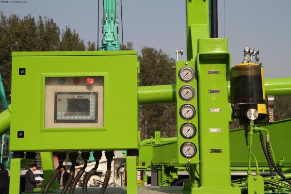 Heavy Duty Concrete Pump Truck With 52m / 56m Boom Isuzu CYH51Y