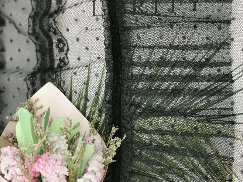 Черная фольга точки печатая плиссированную сетку Crinkle задавила ткань Тюль