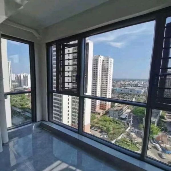 Casement en alliage d'aluminium résistant à la corrosion Résistant à l'eau fenêtre Durable Hardware insonorisé Design moderne pour la salle de bain