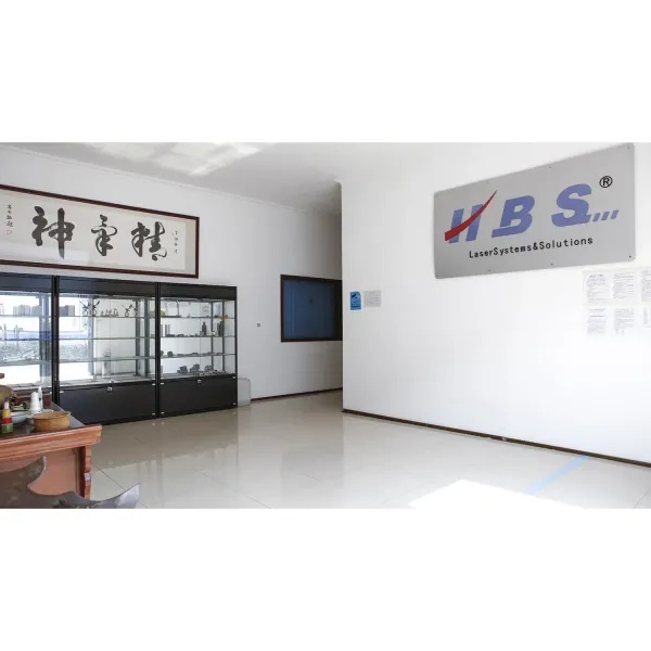 Portable Handheld Laser Marking Machine Printing on Rubber Tires