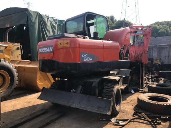                  High Effective 6 Ton Mini Wheel Excavator Doosan Dx60W for Sale, Used Doosan Popular Small Mobile Digger Dx60W Dx55W R60W R55W Hot Sales             
