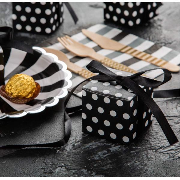 Oro y astilla que sellan la caja de regalo de la Navidad con estilo del lujo de la cinta