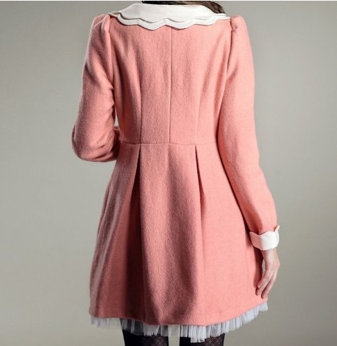 Prendas de vestir exteriores de lana rosada del invierno de la moda con el cordón de la belleza y gasa para las señoras