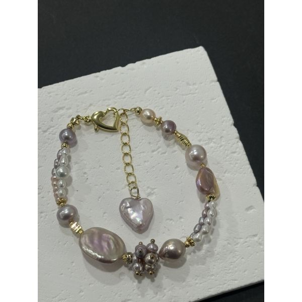Versatile Pearl bracelet crafted to meet diverse fashion needs ideal for shops specializing in unique accessory pieces