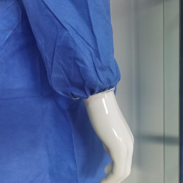 Kit de PPE desechable de materiales peligrosos de esterilización con maillot de protección SMS impermeable y costuras grabadas