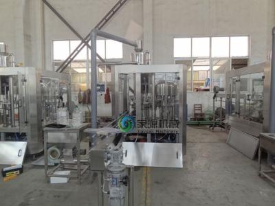 A máquina de engarrafamento SS304 do suco/água para 500 ml carbonatou o tambor da bebida