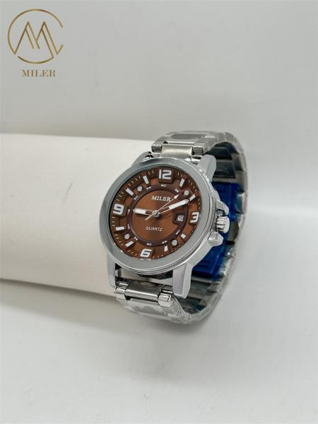 Montre en acier inoxydable en forme de boîtier rond avec ceinture métallique Résistance à l'eau 30 mètres