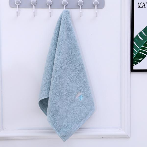 Taille personnalisée pour tous les âges Embroidery Logo serviette en coton pour hommes femmes serviettes épaisses douces COLORE SOLID