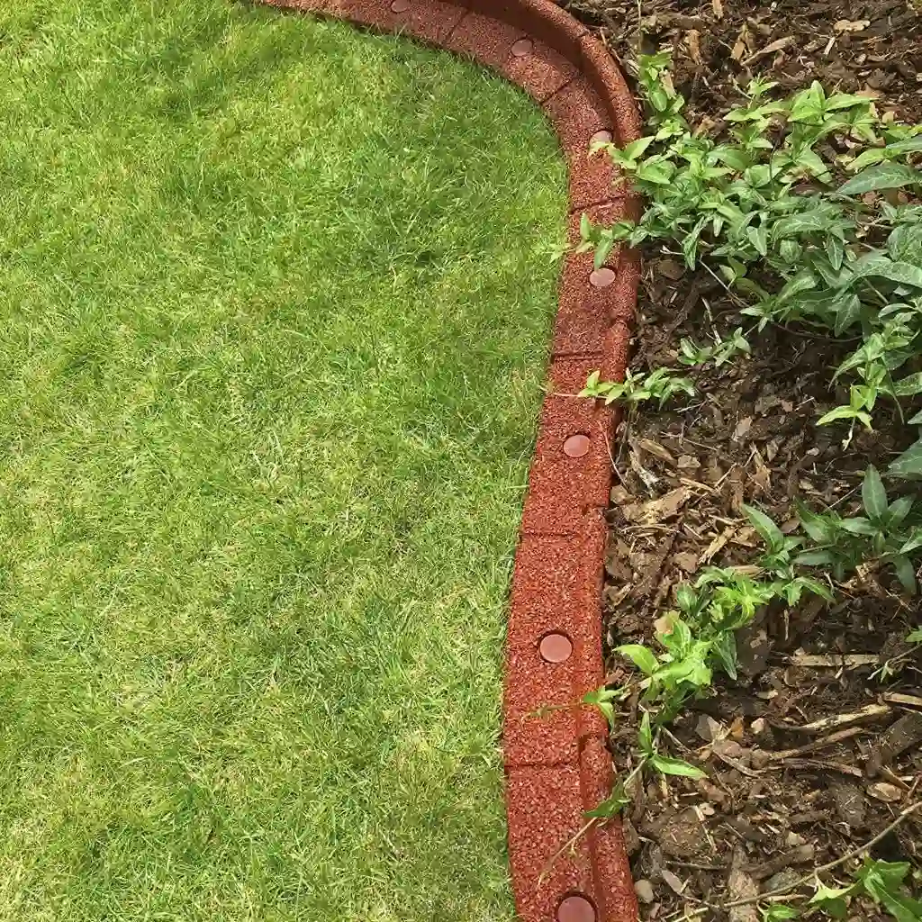 Recycled Rubber Landscape Edging with 60-70 ShoreA Hardness and Weather-Resistant for Garden Borders