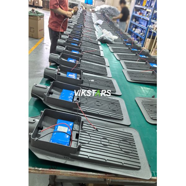 Newest Private Mold 300w 500w 600w 1000w 1600w Solar Street Lights For 10m Height IP66 waterproof