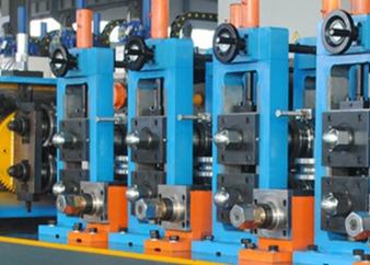 Ligne de production de tubes en acier au carbone de 350 kW pour tubes ronds carrés