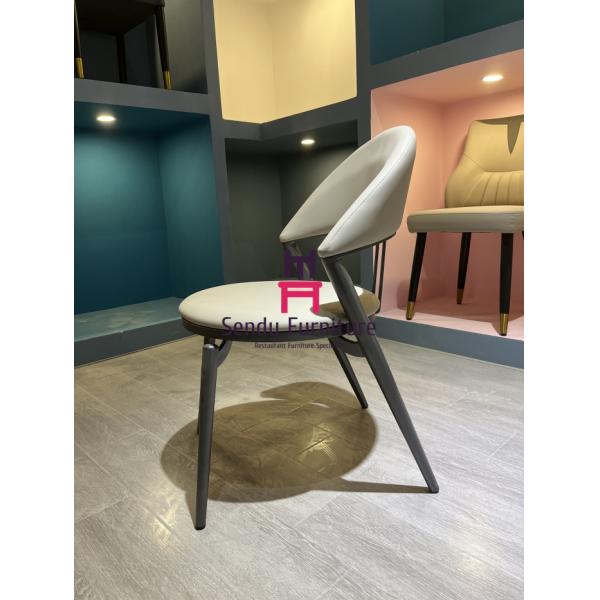 Открытый задний стул железного каркаса углерода кожаный обитый обедая для ресторана