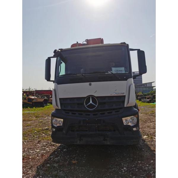 Camión de bombeo de hormigón Sany 62m con tipo de hormigón semi seco y chasis Benz adecuado para la construcción de edificios grandes