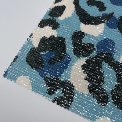 Différentes caractéristiques Disponibles séquins broderies Tissu avec broderie Oui pour différents poids M13-013
