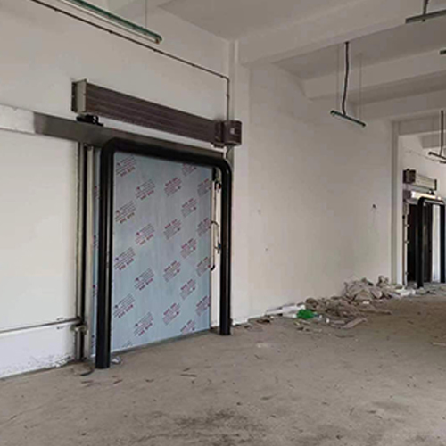 0.5mm 0.6mm 0.8mm Insulated Cold Room Doors For Cold Chain Logistics