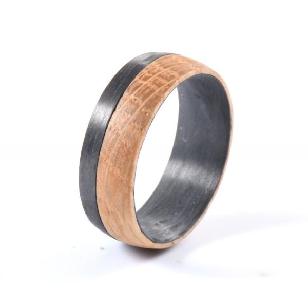 Cúpula de la boda Anillo de fibra de carbono negro Barril de whisky natural carbonizado de madera con incrustaciones para hombres