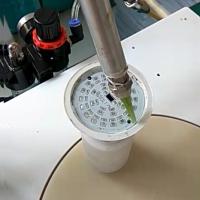 Máquina redonda de distribución de pegamento Dispensadores de pegamento de cuatro estaciones para el difusor de bombillas A60 A80