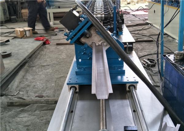 Rolo de aço do parafuso prisioneiro da máquina de baixo nível de ruído do painel do telhado do metal que forma a máquina 240V 60HZ