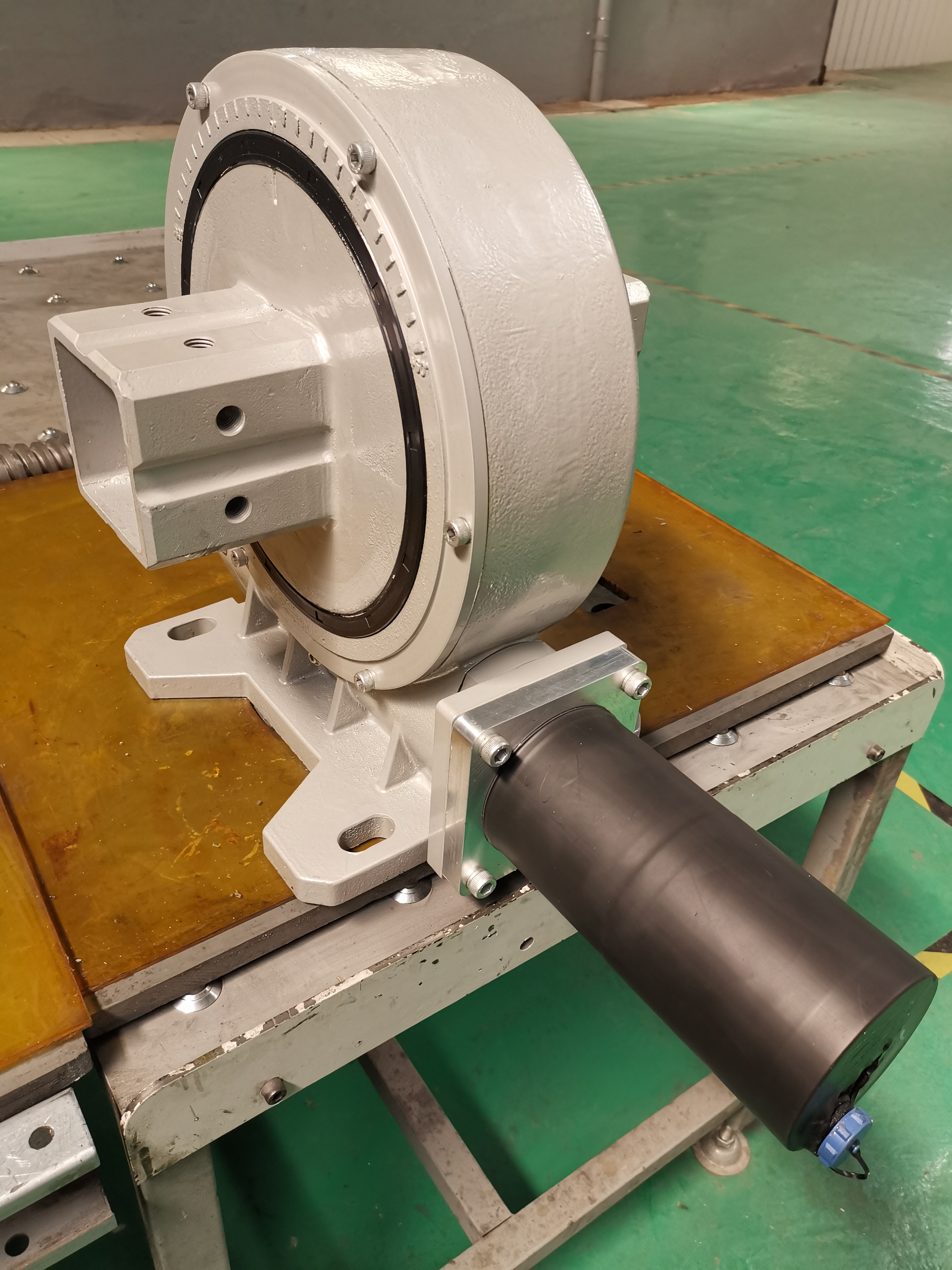 VE12 Heavy Duty 16000Nm Output Torque Single Axis Solar Tracking System Slewing Ring with DC Motor Slew Drives