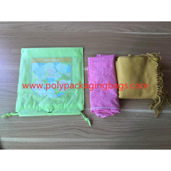 Ювелирные изделия подарка женщины одевают полиэтиленовый пакет веревочки косметического шарфа упаковывая