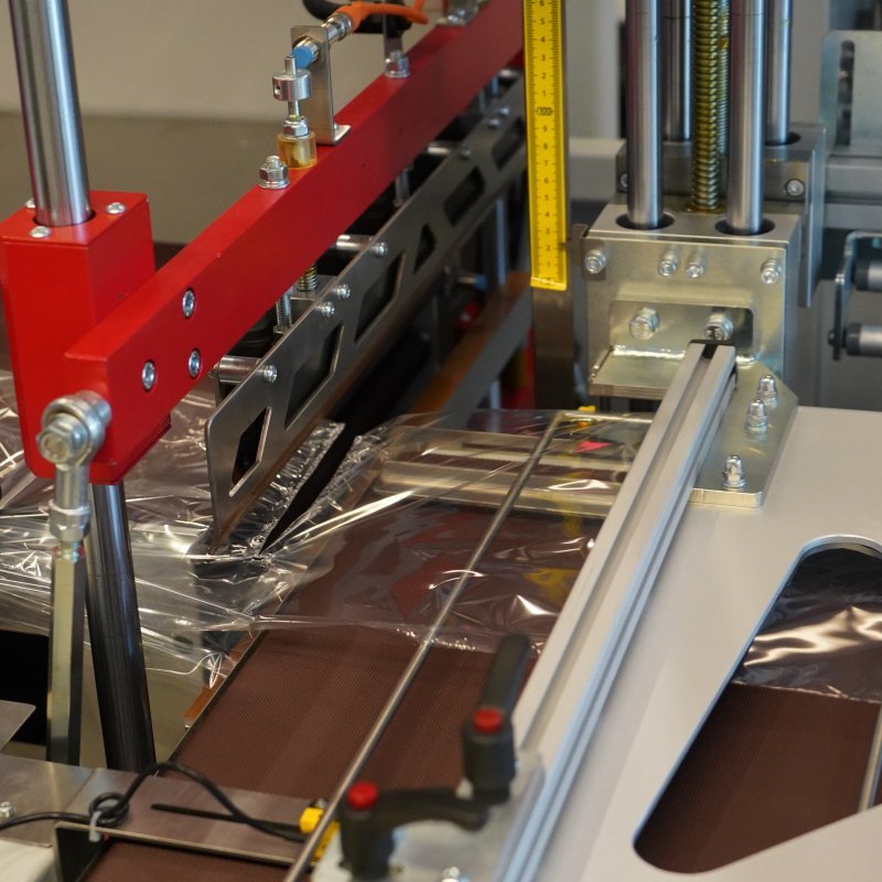 Automatic Heat Shrink Packaging Machine 4kW 220V-240V For T-Molding