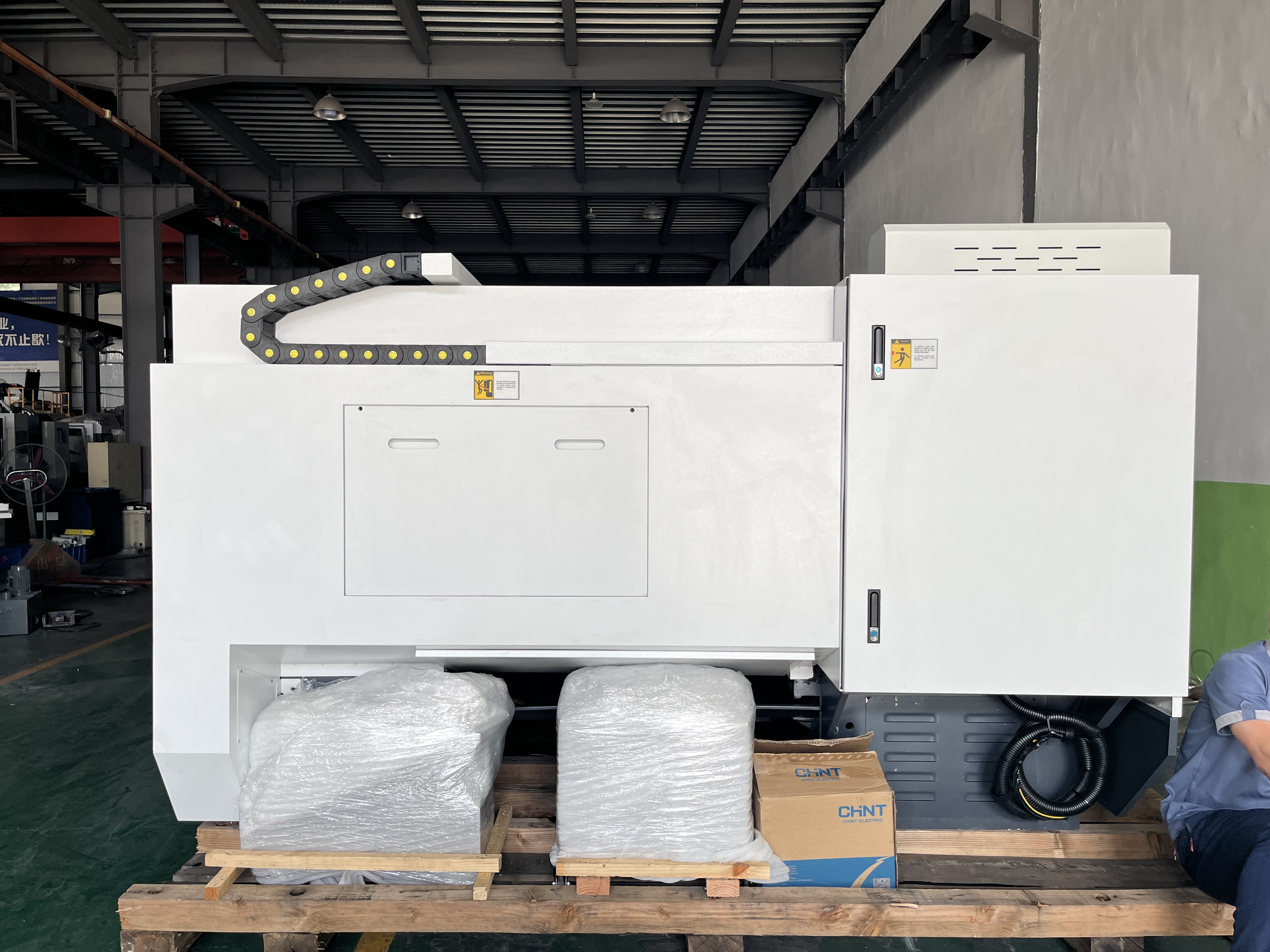 Машина токарного станка CNC Ck6150 для вырезывания металла опционного с гидравлическим цыпленком