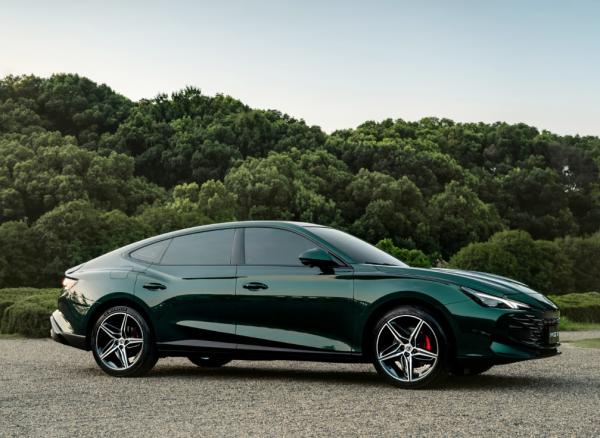 138Kw 1.5T Auto Sedan MG7 High Speed Gas And Petrol  Cars